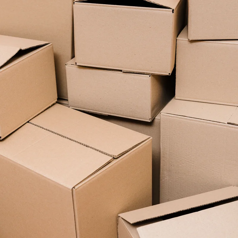 Cajas de cartón regulares RSC apiladas